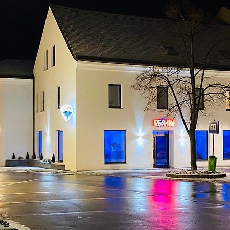 White Inn - Ferienwohnung Mit Terrasse Mürzzuschlag Exteriör bild
