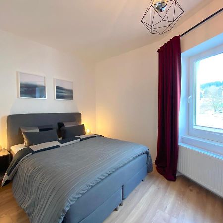 White Inn - Ferienwohnung Mit Terrasse Mürzzuschlag Exteriör bild