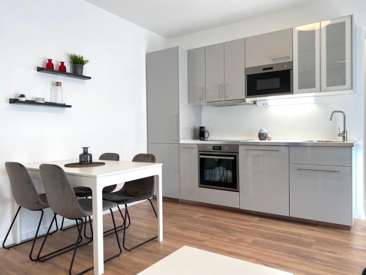 White Inn - Ferienwohnung Mit Terrasse Mürzzuschlag Exteriör bild