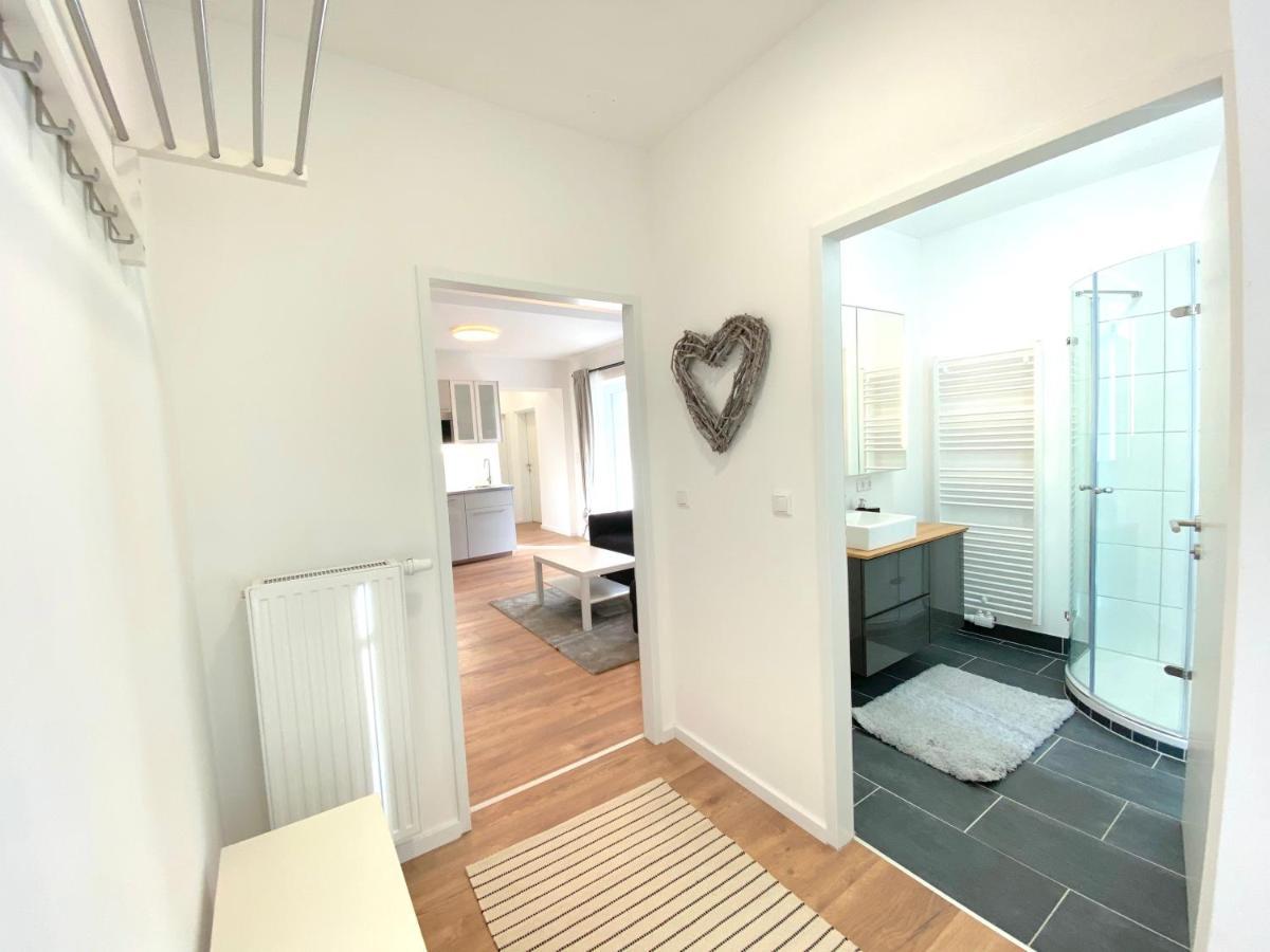 White Inn - Ferienwohnung Mit Terrasse Mürzzuschlag Exteriör bild
